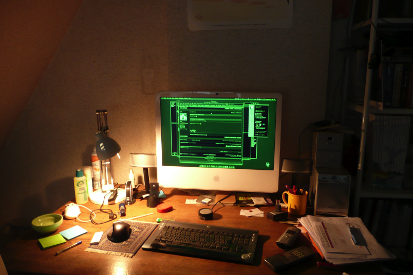 Green_Desk.png